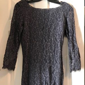 Classic dress with zipper back